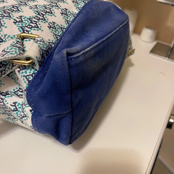 Vineyard Vines Blue and White Patterned Backpack - Picture 11 of 16